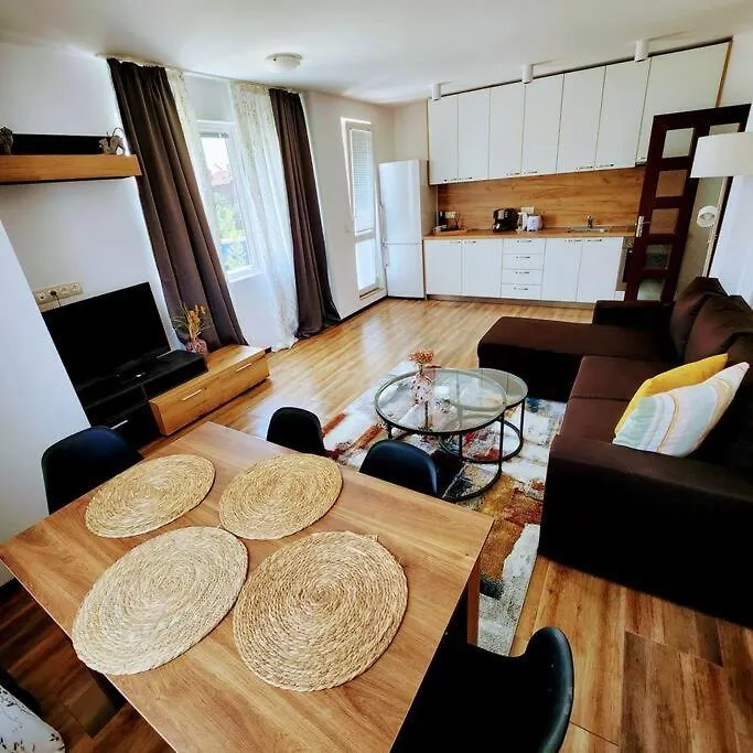 Aпартамент-София/ Newhome Lux Apartment